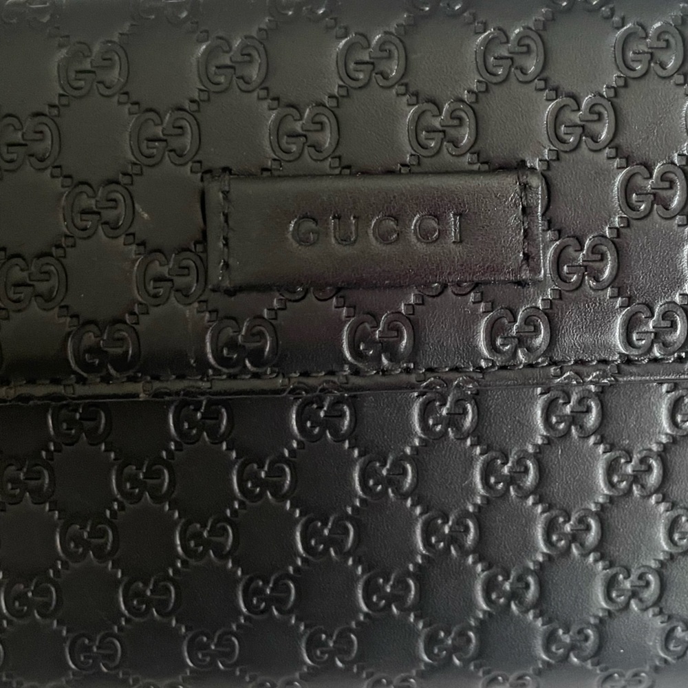 Authentic Gucci wallet with zip